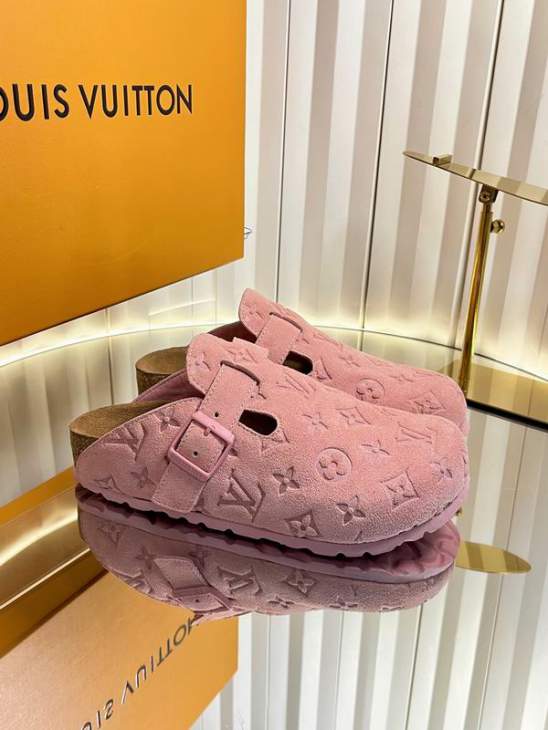 Picture of Louis Vuitton Slippers _SKULVsz35-45mnq01041093